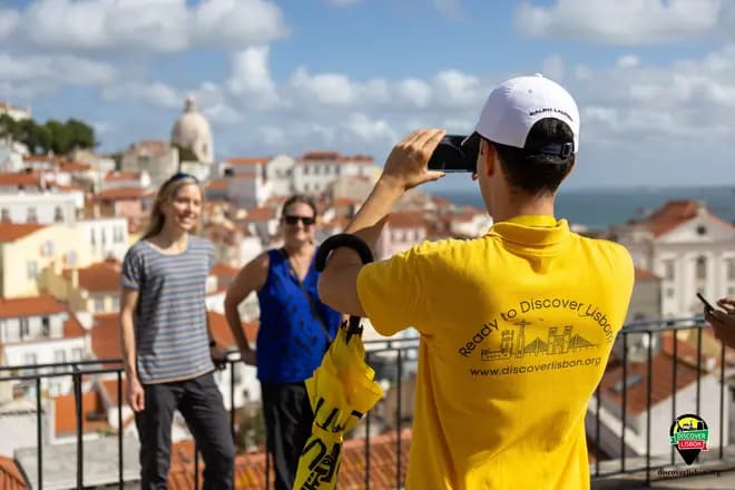 Essential Free Walking Tour: Discover the Famous Alfama with the Exterior View of São Jorge Castle