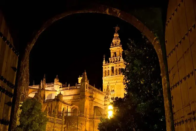 🔝Free Tour Sevilla Nocturna: Lo Icónico y lo Desconocido