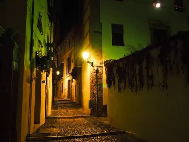 🏆 El tour que NADIE te cuenta. Los Misterios más oscuros de Granada. Solo para valientes.