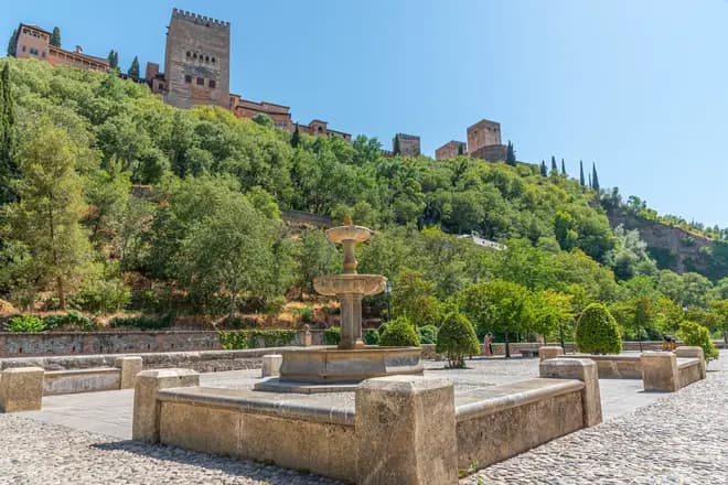 Free Tour Fall in Love with Granada 
