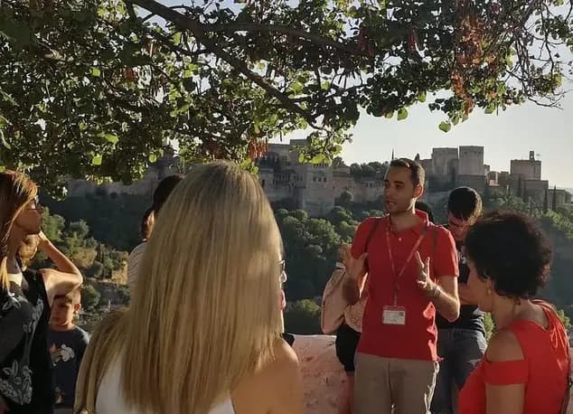 ¡El Free Tour esencial más completo de Granada! ⭐