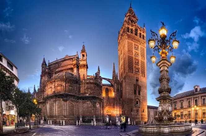 Free Tour SEVILLA DE NOCHE ✧⋆❛100% Intrigas❜ 