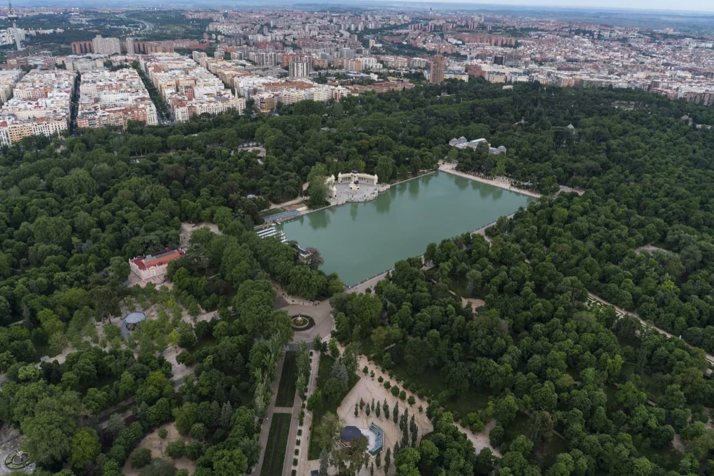 Parques y Jardines en Madrid: Espacios Verdes para Relajarse y Conectar con la Naturaleza